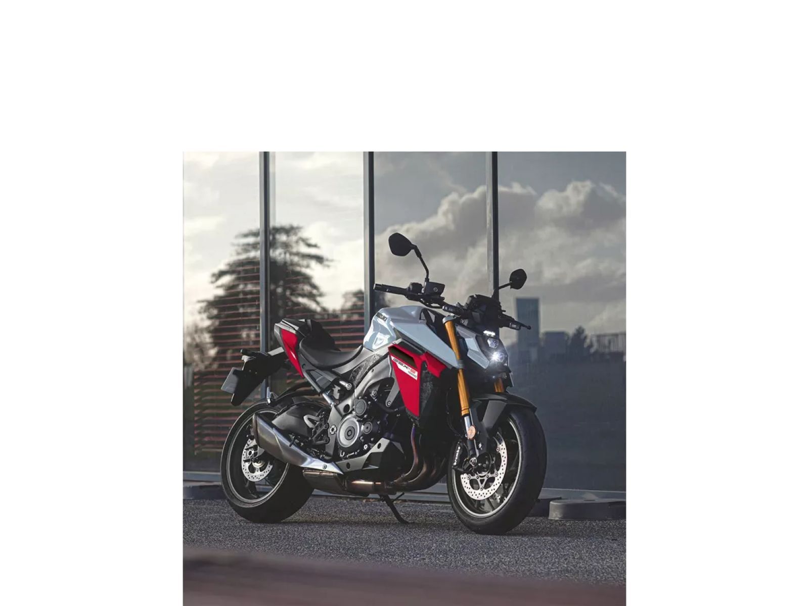 Мотоцикл SUZUKI GSX-S1000 - серебряно-красный 2023